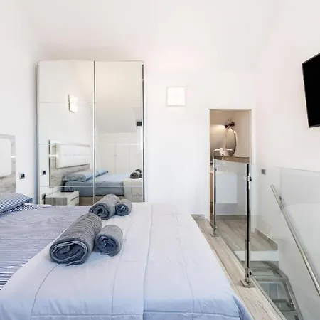 Apartment House Golden Mile Tenerife By Holiday World